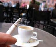 Covid : un fumeur en terrasse peut véhiculer le virus dans un rayon de 8 mètres
