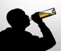 Dépendance à l'alcool : réduire sa consommation ou s'abstenir ?