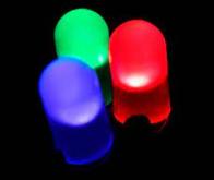 Des diodes électroluminescentes organiques qui fonctionnent avec une simple pile de 1,5  V