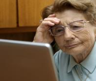Deux fois moins de démence chez les seniors qui utilisent souvent Internet