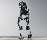 Un exosquelette pour aider les personnes handicapées à remarcher..
