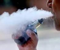 Les anciens fumeurs qui vapotent ont un risque plus élevé de cancer du poumon