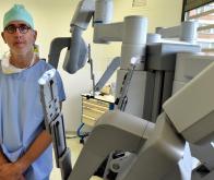 Première mondiale à Toulouse : pour traiter son cancer, les chirurgiens extraient son rein avant de ...