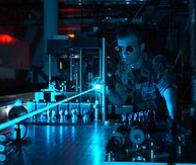 Un nouveau type de laser pour transformer de façon réversible la matière