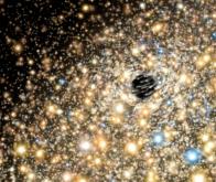 Un trou noir géant défie les lois de la physique !