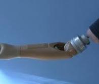 Une prothèse de bras qui décode les mouvements du membre fantôme