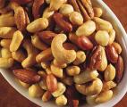 Cancer du côlon : manger des noix améliore la survie