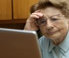 Deux fois moins de démence chez les seniors qui utilisent souvent Internet