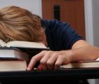 Le manque de sommeil altère durablement le cerveau des adolescents