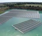 Les centrales solaires flottantes pourraient renforcer la résilience climatique des lacs