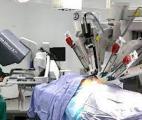Première française en chirurgie pédiatrique robotique : une pyéloplastie chez un nourrisson de 5 mois a été réalisée à ...