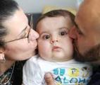 Première mondiale française : un bébé opéré d'un anévrisme dans le ventre de sa mère