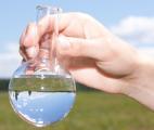 Purifier l’eau par gravité et avec des micro-organismes