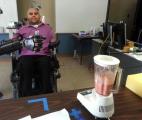 Un tétraplégique commande un bras artificiel par la pensée