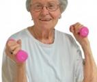 Une activité physique légère réduit de 42 % le risque cardiovasculaire chez les femmes âgées