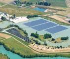Une première centrale solaire hybride, flottante et terrestre, inaugurée dans le Lot-et-Garonne