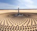 Une tour photovoltaïque dotée d’une batterie au sable pour stocker l’énergie